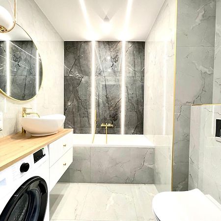 3 Bedrooms Premium Bella Blue For 8 Guests With Ac And Free Out Side Parking Ряшів Екстер'єр фото